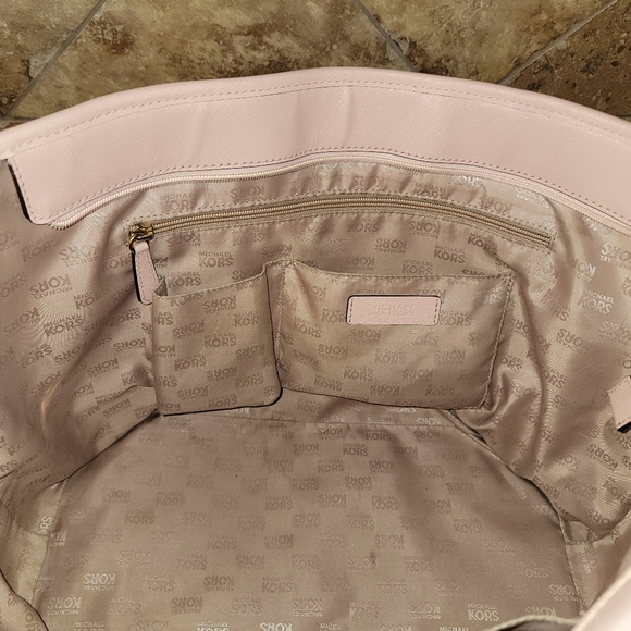 MICHAEL KORS CARRY ALL TOTE - Picture 9 of 12